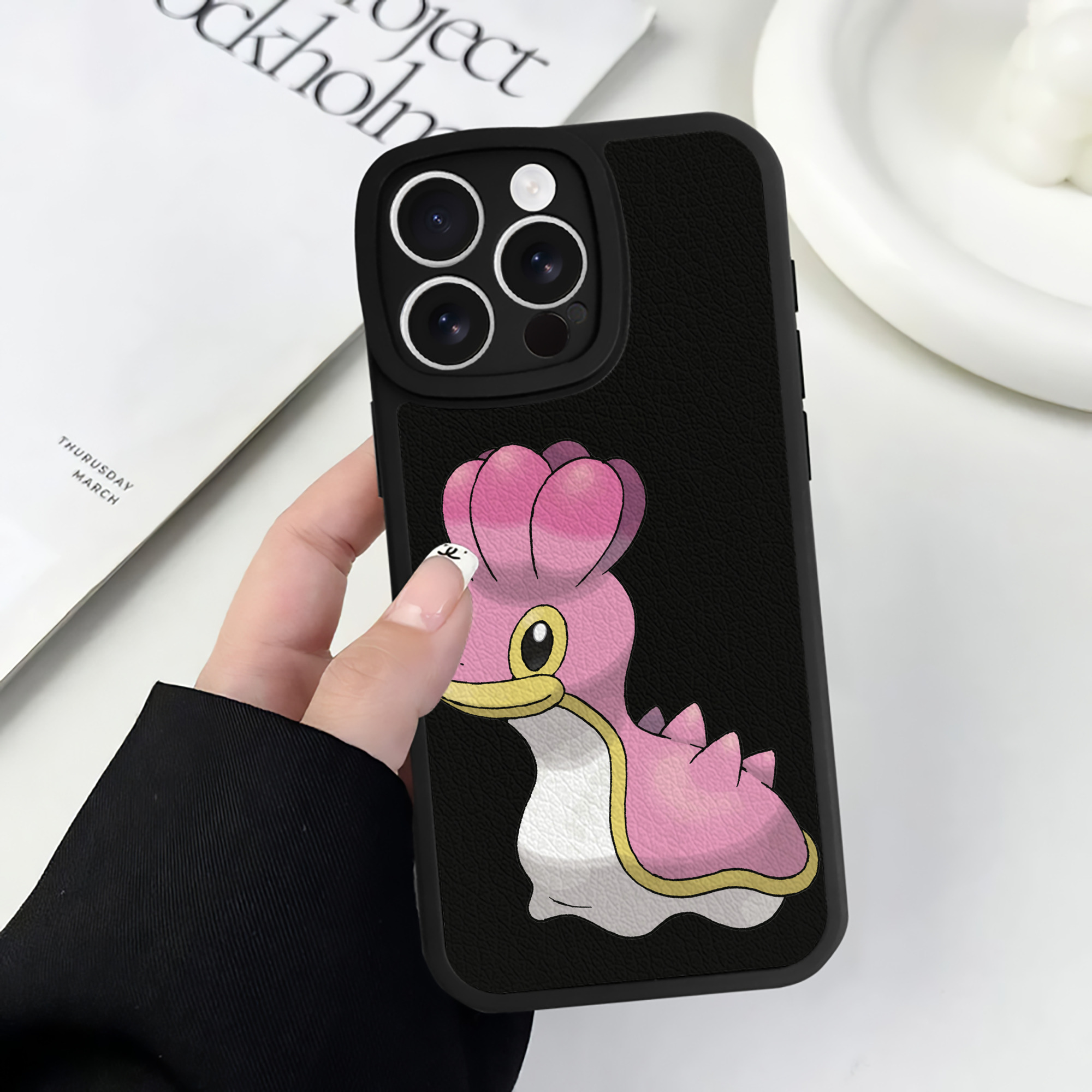 （画像用） ポケットモンスター Pokémon 【iPhone 16シリーズ対応】シリコンスマホケース（レザー調） 材質：シリコン